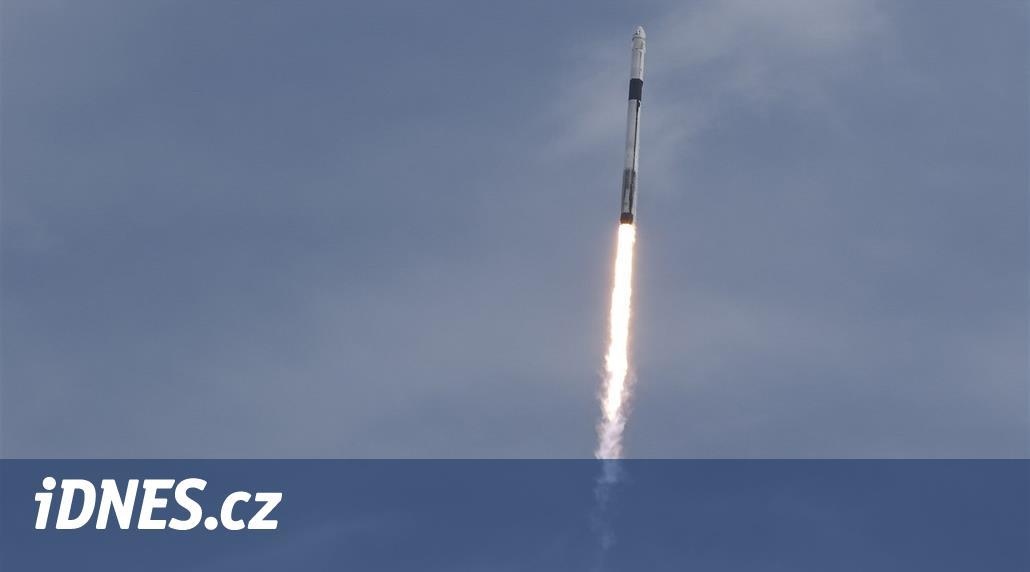 SpaceX úspěšně otestovala záchranný systém Crew Dragon, bude moci k ISS