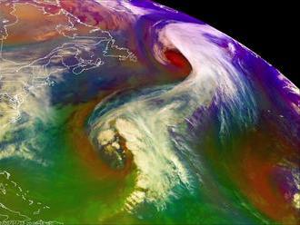 Počasí ve světě: Nad Atlantikem se objevila obří cyklóna. Její dopady pocítí i Česko