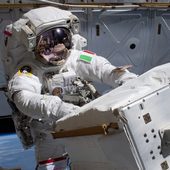 Astronautům na ISS se povedlo opravit zařízení AMS pátrající po temné hmotě