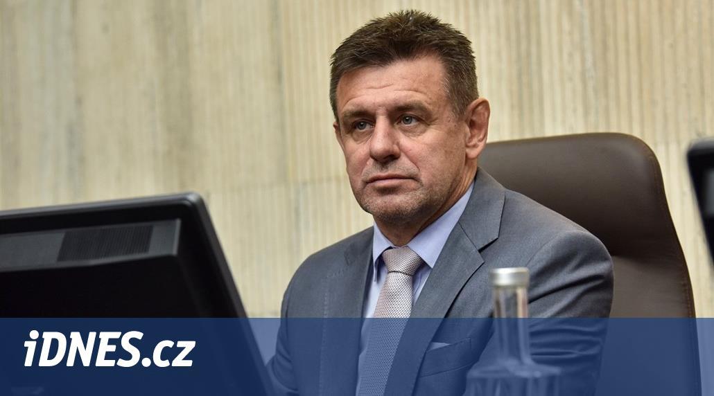 Opilý slovenský ministr se popral před restaurací, vzpíral se policistům