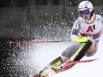 Slalom v Kitzbüheli senzačne vedie mladý Nór, Žampa opäť bez bodov