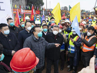 Čína bleskovo stavia nemocnicu. Po štyroch dňoch stojí prvá budova
