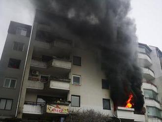 Hrozivý požiar v Bratislave zvládli ľudia aj hasiči