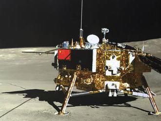 VIDEO: Pred rokom pristála čínska sonda na odvrátenej strane Mesiaca