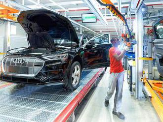 Audi zastavilo v Belgicku výrobu elektrického SUV e-tron. Nemá preň batérie!