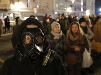 Proti smogu v Belehrade protestovali stovky ľudí