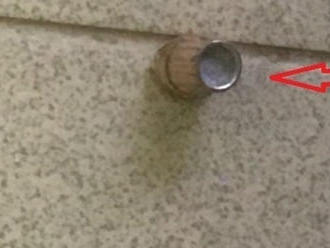 Polícia pozná totožnosť strelca v Myjave: Projektil preletel oknom do čakárne detskej lekárky