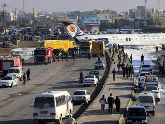 VIDEO V Iráne hrozila ďalšia tragédia: Lietadlo so 150 cestujúcimi pristálo na ulici