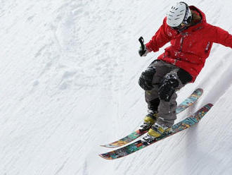 Lyžovačka ako z hororu: Lyžiari uviazli vo vzduchu, boli medzi nimi aj deti z lyžiarskeho kurzu