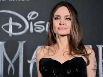 Angelina Jolie pripravuje na BBC reláciu pre mladých. Chce sa venovať aj fake news