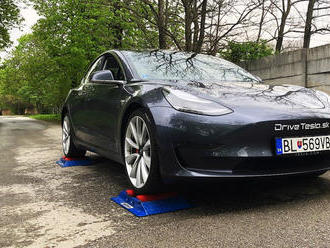 Tesla Model 3 4x4 test
