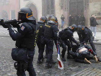 Policie po protestech v Praze podezírá 14 lidí z trestného činu