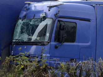 Převrácený kamion na D8 na Litoměřicku blokoval směr na Německo
