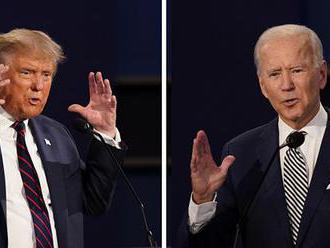 Trumpovi a Bidenovi budou při poslední debatě vypínat mikrofon. Šéf Bílého domu se chtěl vyhnout dis