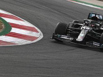Hamilton vstoupil do historie. Výhrou v Portugalsku překonal Schumacherův rekord