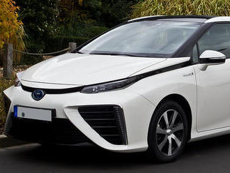 Toyota začne příští rok prodávat v ČR auto na vodík