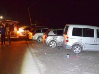 Opitý muž bez vodičského oprávnenia zničil tri autá, nafúkal viac než dve promile