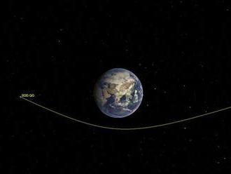 Asteroid, ktorý preletel rekordne blízko Zeme, si vedci všimli o niekoľko hodín