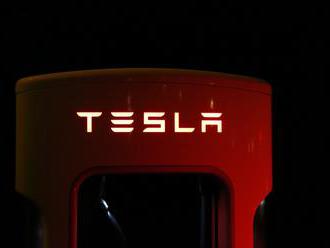 Tesla Model X obsahovala bezpečnostní díru, zcizit jste ji mohli do 90 sekund