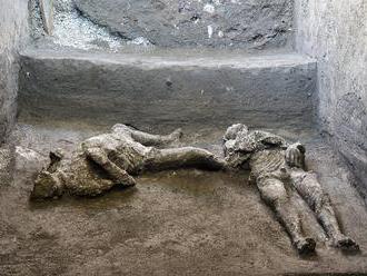 Taliansko: V Pompejach našli zachované pozostatky dvoch ľudí