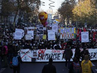 Protesty proti policajnému násiliu vyústili v Paríži do výtržností