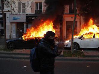 Na protestoch proti policajnému násiliu vo Francúzsku zadržali 81 ľudí