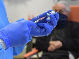 Prví zdravotníci sú zaočkovaní, ochranné pomôcky si nechajú