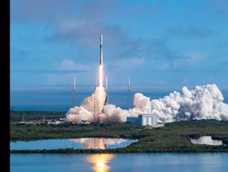 SpaceX vyniesla satelity Starlink, napriek menej náročnému štartu nepristála