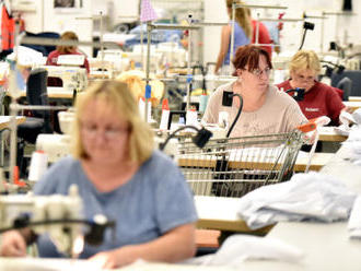 Tržby v textilním a oděvním průmyslu loni mírně rostly na 54 mld