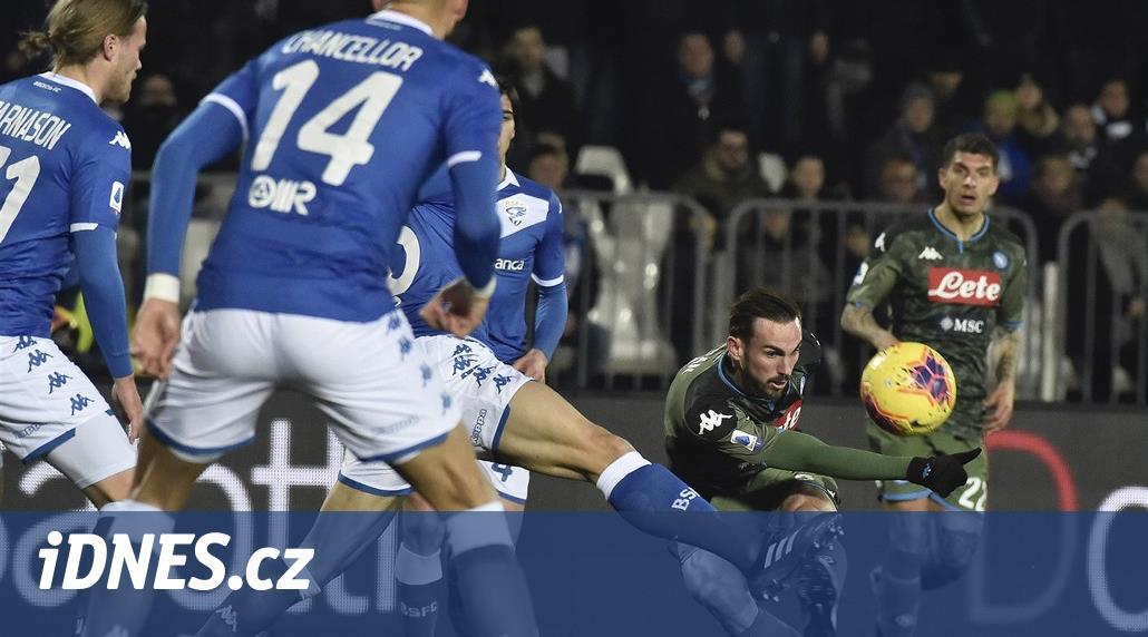 Fotbalisté Brescie prohráli v Neapoli, po ruce Matějů se kopala penalta