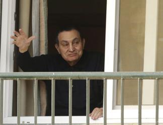 Súd oslobodil synov exprezidenta Mubaraka spod obvinení z podvodov