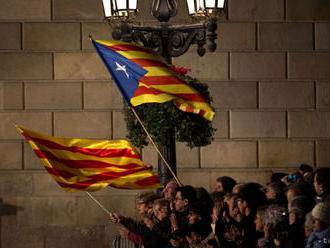 Katalánsky súd vzniesol obvinenie voči dvom bývalým členom parlamentu