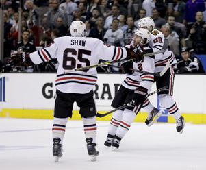 NHL: Útočníci Shaw a Smith budú Chicagu chýbať do konca sezóny