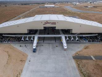 Meet the Stratolaunch, the world's largest airplane     - CNET