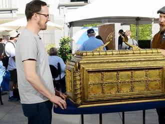Indiana Jones Ark of the Covenant prop gets face-melting appraisal     - CNET