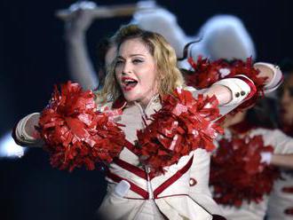 Madonna na koncertě v Londýně překročila začátek nočního klidu, tak ji vypnuli
