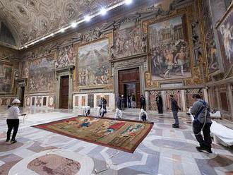 Raffaelův návrat. Sixtinská kaple poprvé od 16. století vyvěsila jeho tapiserie