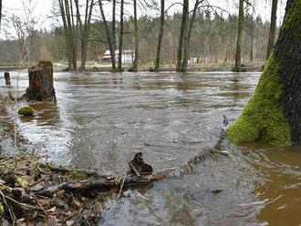 Česko znovu zasáhne silný vítr. Vydatný déšť může rozvodnit některé řeky