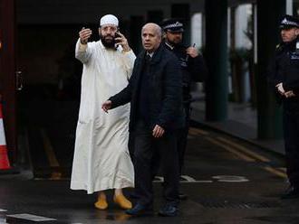 V londýnské mešitě byl pobodán muž. Policisté zadrželi pravděpodobného pachatele