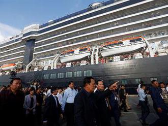 Nepovedené vítání výletní lodi v Kambodži. Premiér přišel bez roušky, na palubě byl koronavirus