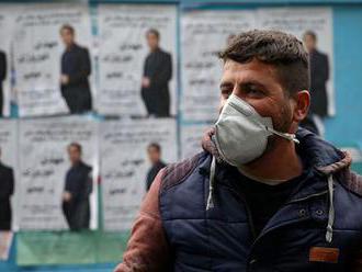 Íránci volí ve stínu sankcí. Výsledky může ovlivnit nákaza koronavirem