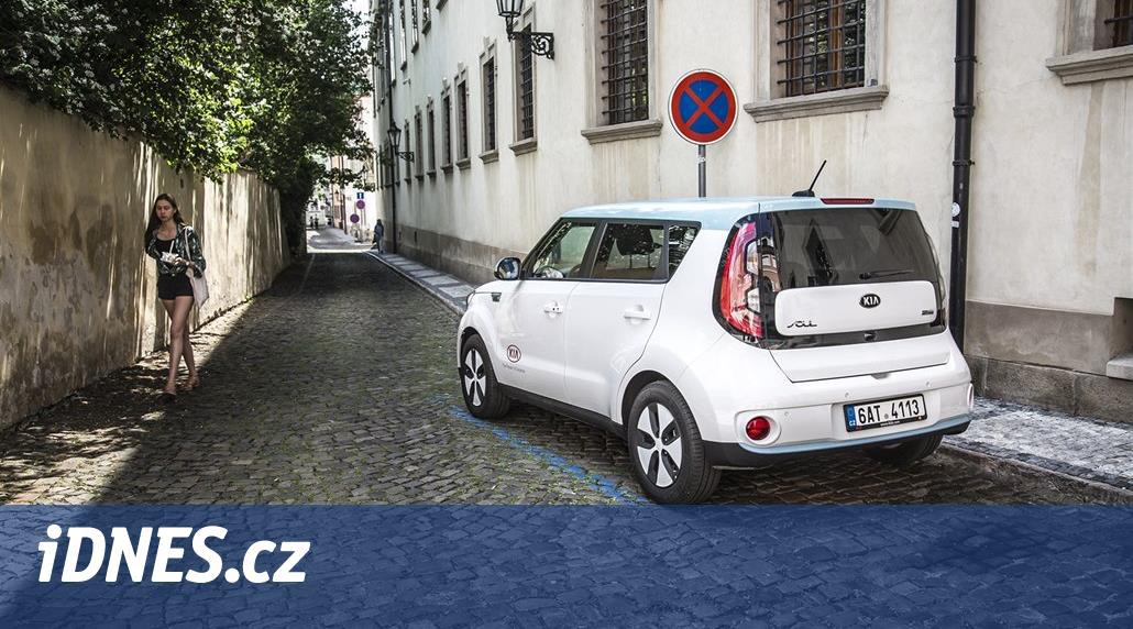 Praha diesely nezakáže, elektromobily však věčně zdarma parkovat nebudou