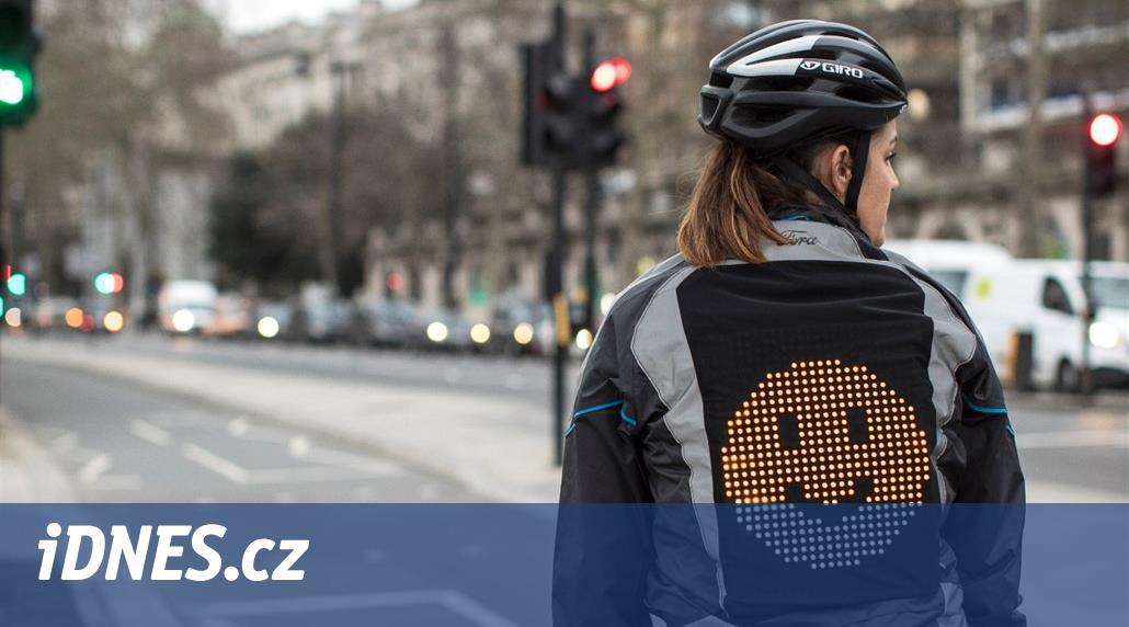 Už žádná sprostá gesta: cyklistická bunda ukazuje směrovky a náladu