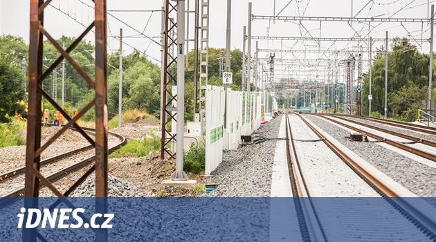 Kvůli nálezu těla u trati policie zastavila vlaky z Prahy na Kolín