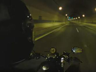 Harley Davidson v tunelu Blanka