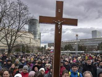 Na modlitbovom stretnutí v Bratislave boli stovky ľudí