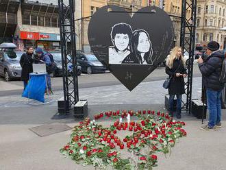 Zavraždeného Kuciaka a jeho snúbenicu si pripomenuli opoziční politici aj pozostalí
