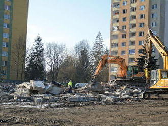 O pätici obvinených v súvislosti s výbuchom bytovky v Prešove budú súdy rozhodovať v utorok