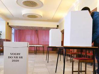 Voľby očami kamery: Prví ľudia volia, v Prešove aj v bare