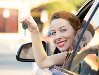 Půjčujete si auto v autopůjčovně? Možná se vám víc vyplatí carsharing